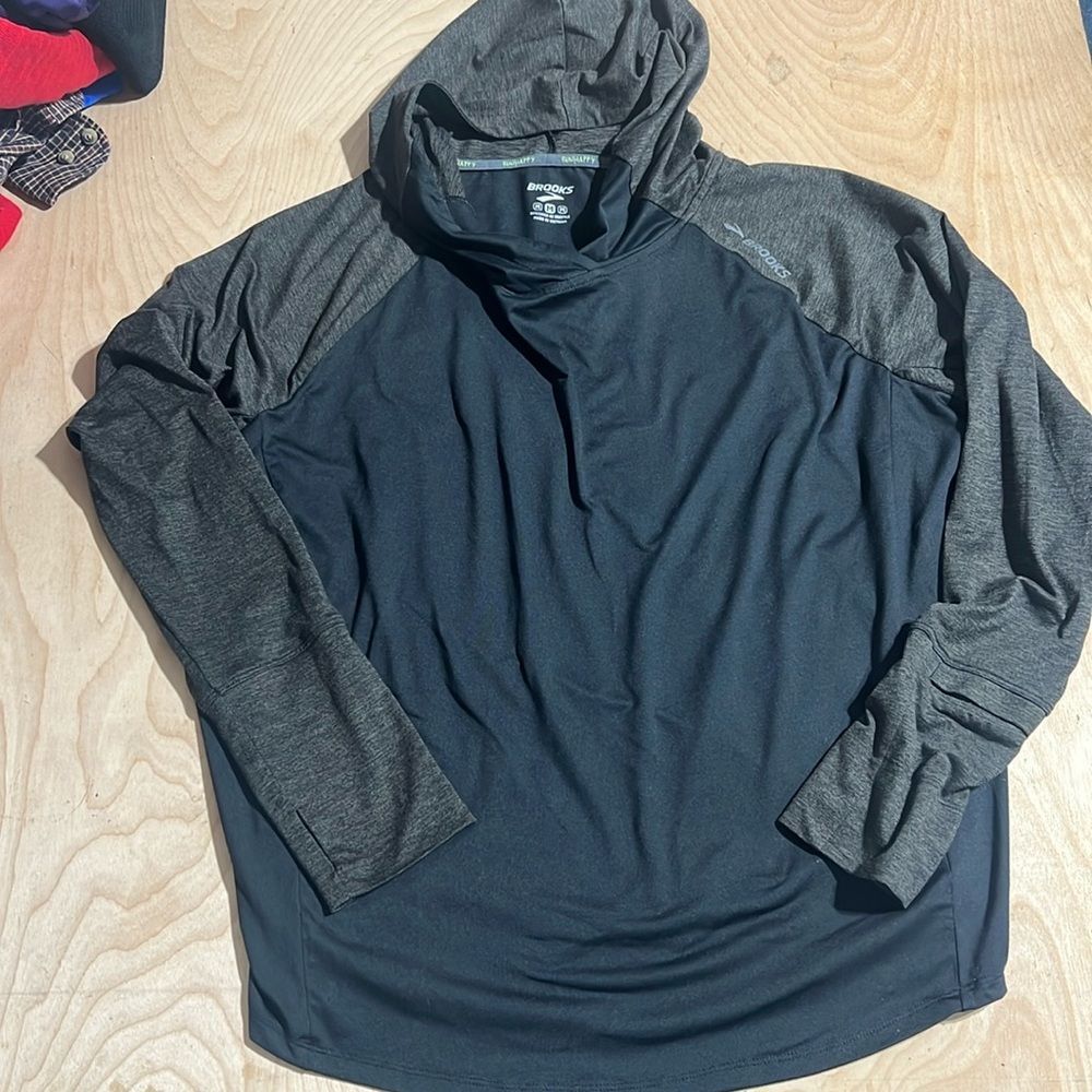 Brooks hooded Medium size hooded long sleeve shirt